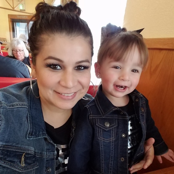 Meet your Posher, Monica - Picture 2 of 2